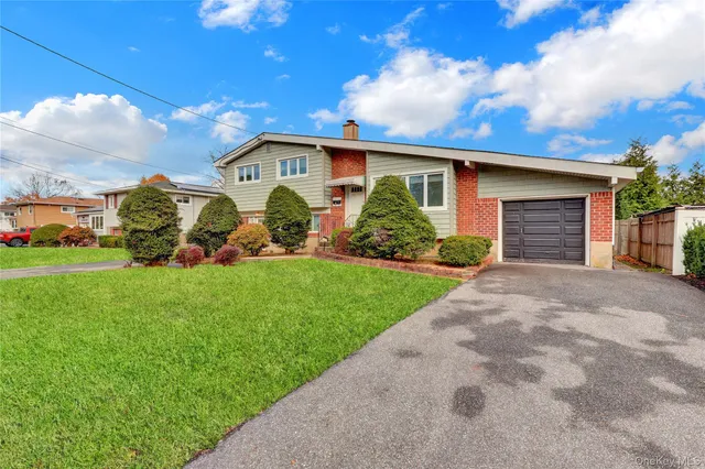 $549,990 | 213 West 24th Street, Deer Park, NY 11729