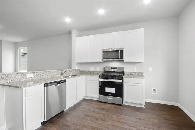 $2,100 | 1421 Mount Bassie Trail, Conroe, TX 77301