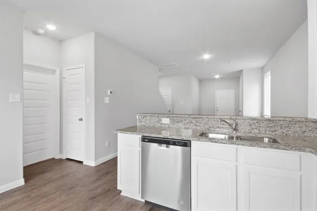 $2,100 | 1421 Mount Bassie Trail, Conroe, TX 77301