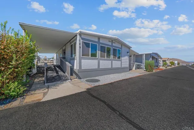 $2,100 | 5001 West Florida Avenue, Unit SPC 129, Hemet, CA 92545