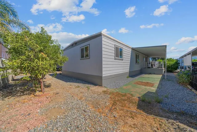 $2,100 | 5001 West Florida Avenue, Unit SPC 129, Hemet, CA 92545