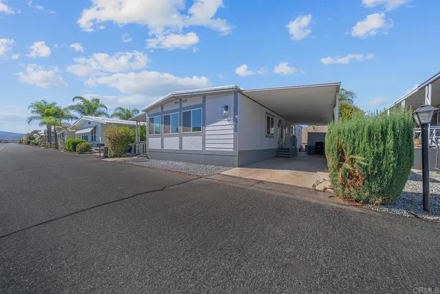 $2,100 | 5001 West Florida Avenue, Unit SPC 129, Hemet, CA 92545