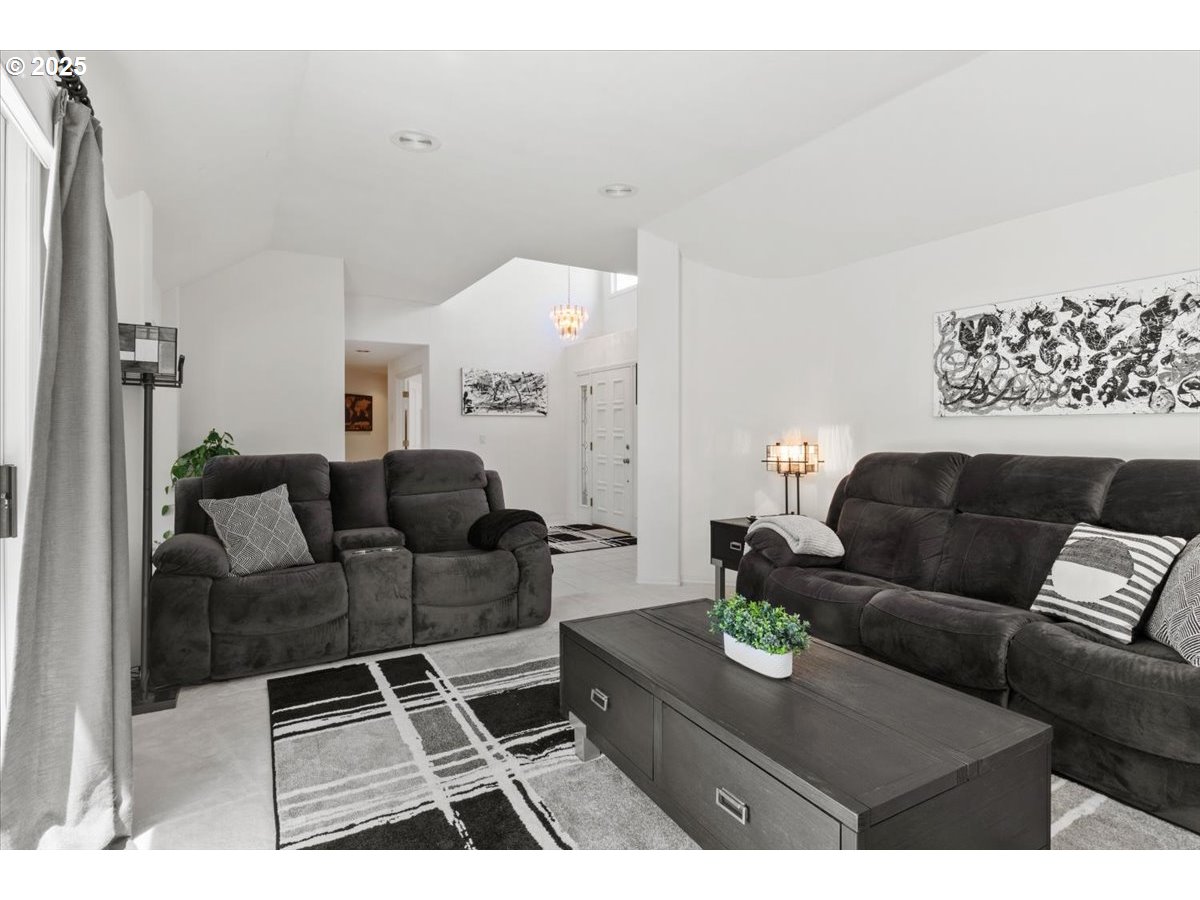 6359 Crampton Drive Keizer, OR 97303 - Photo 7 of 48