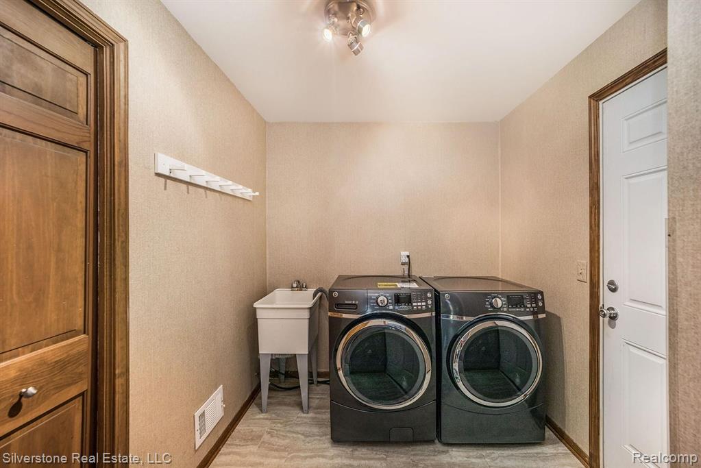 873 North Adams Road Rochester Hills, MI 48309 - Photo 19 of 37