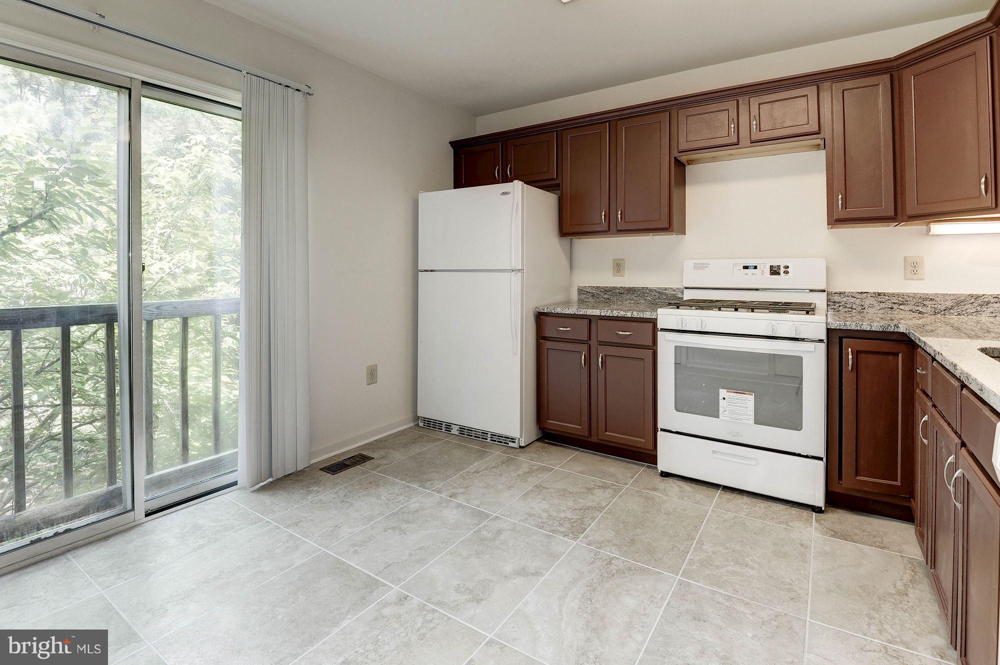 13122 Kidwell Field Road Herndon, VA 20171 - Photo 12 of 28 Kitchen View#4