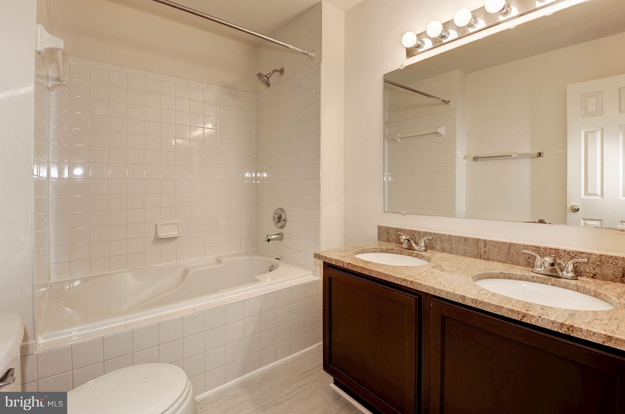 13122 Kidwell Field Road Herndon, VA 20171 - Photo 21 of 28 Master Bath View#2