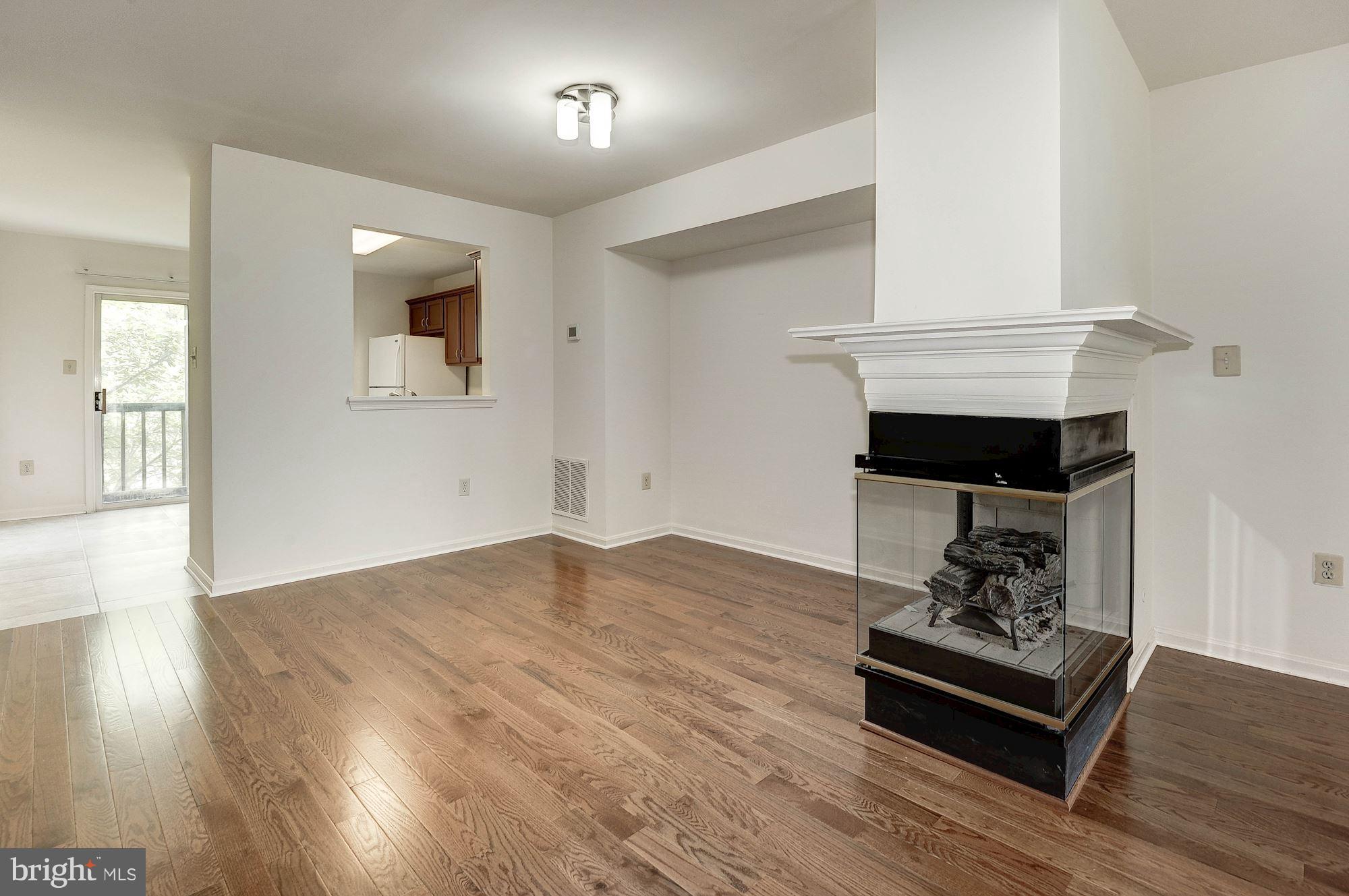 13122 Kidwell Field Road Herndon, VA 20171 - Photo 7 of 28 Dining Room View#2