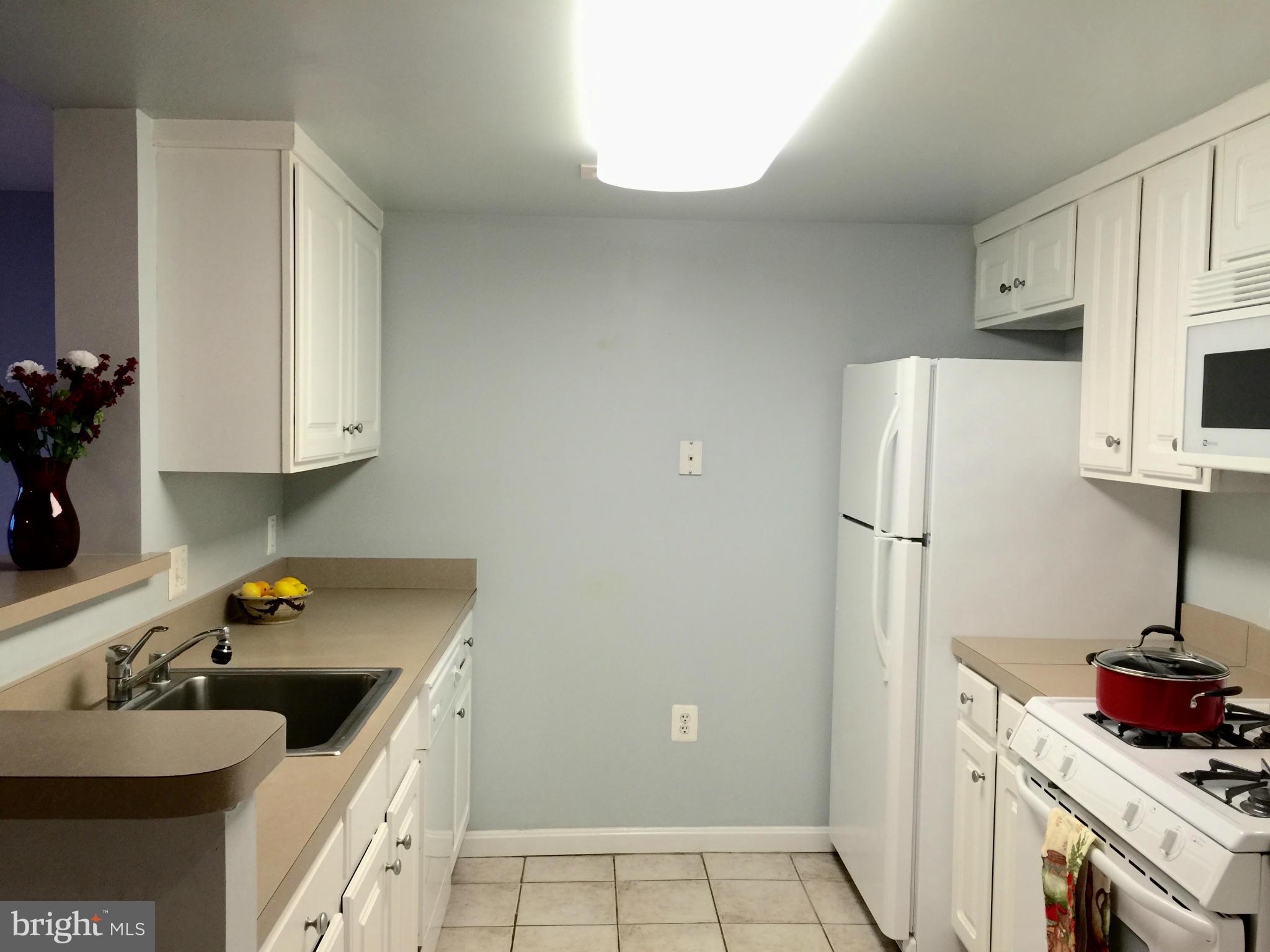 11710 Old Georgetown Road, Unit 1312 North Bethesda, MD 20852 - Photo 9 of 27 Kitchen
