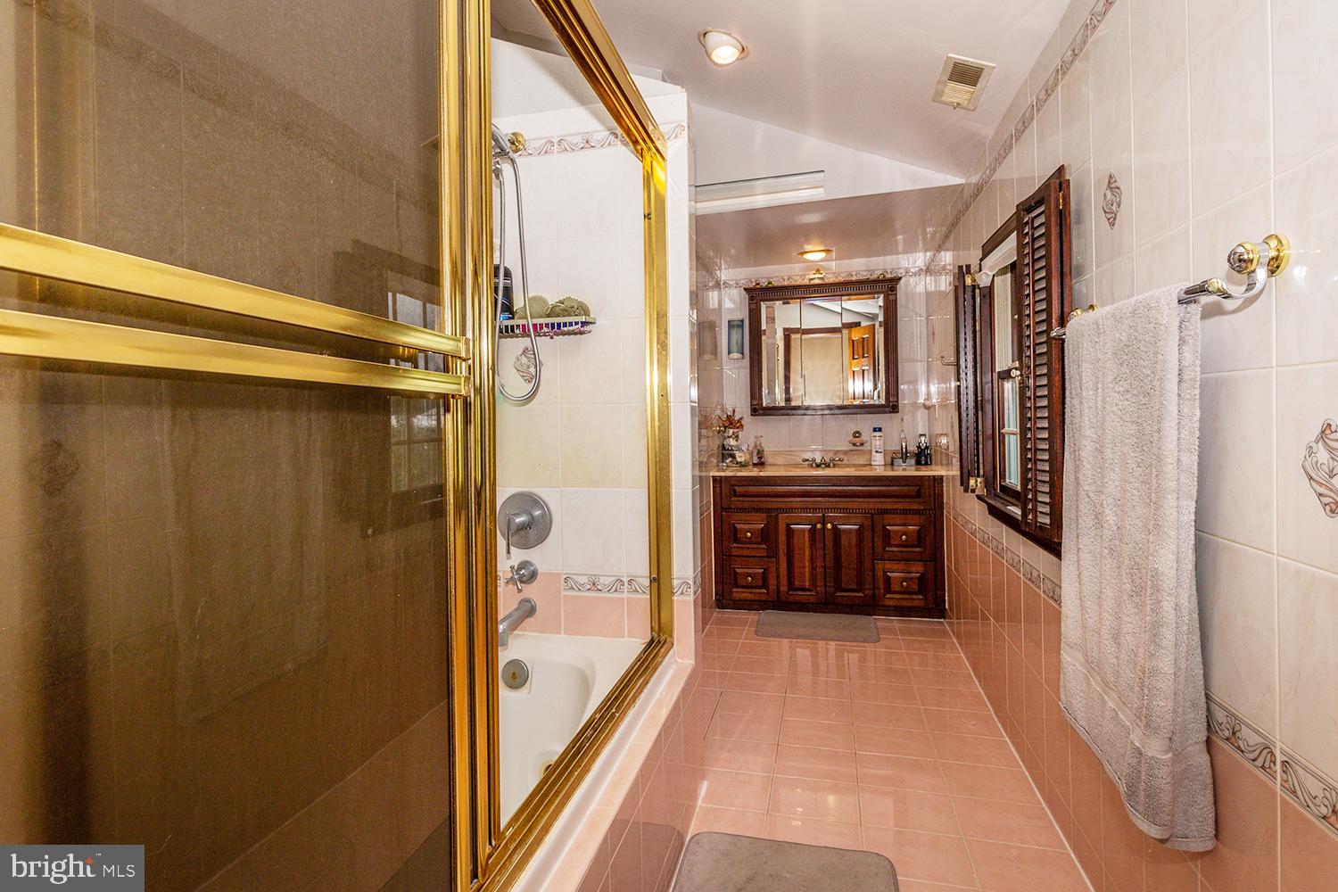 1313 Mayo Road Edgewater, MD 21037 - Photo 30 of 42 Enclosed Tub & Shower Combination