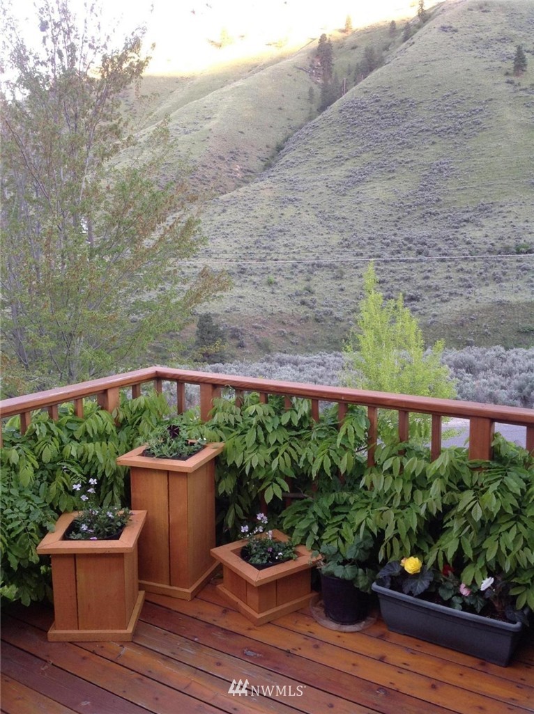 1584 Pitcher Canyon Road Wenatchee, WA 98801 - Photo 3 of 11