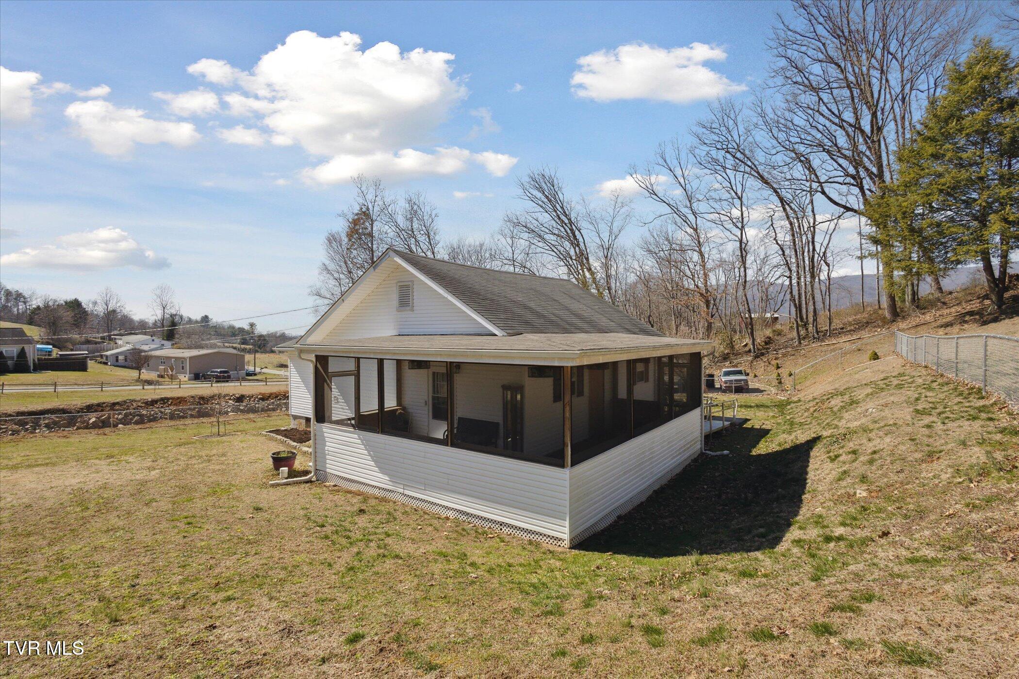 387 Peters Hollow Road Elizabethton, TN 37643 - Photo 27 of 50 26-387-Peters-Hollow-Rd-Elizabethton-TN-