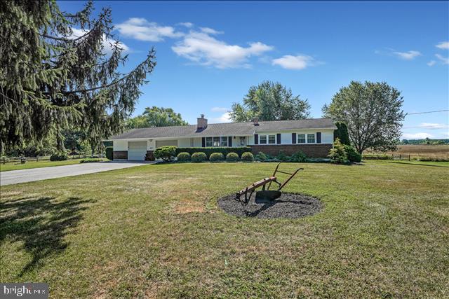 4095 Colonial Road Dover, PA 17315 - Photo 4 of 43 Gallery Image 4