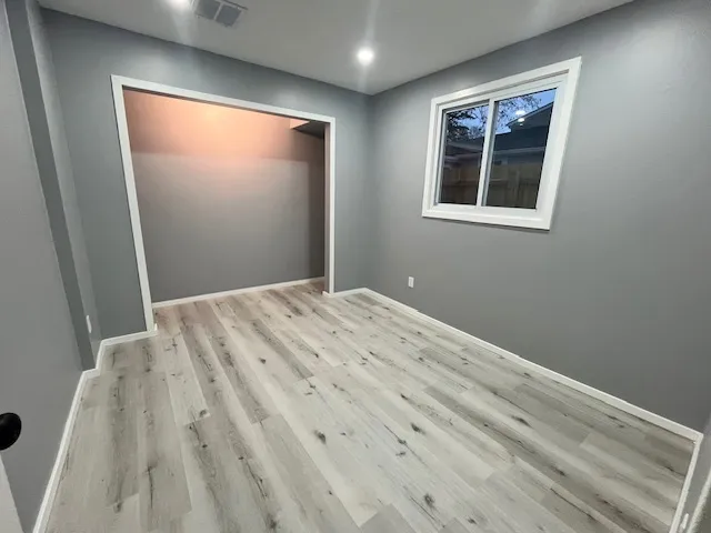 a view of empty room with window