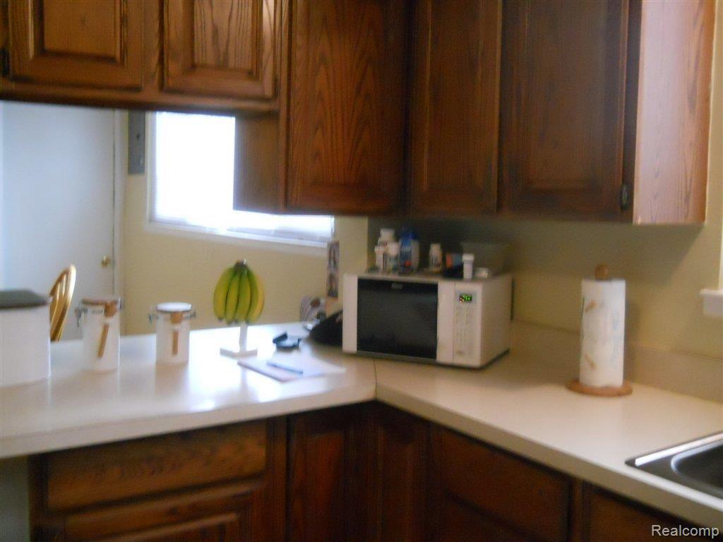 1751 Middle Trail Road Walled Lake, MI 48390 - Photo 21 of 24 047.JPG