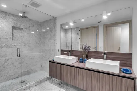 $2,790,000 | 1000 Brickell Plaza, Unit 2402, Miami, FL 33131