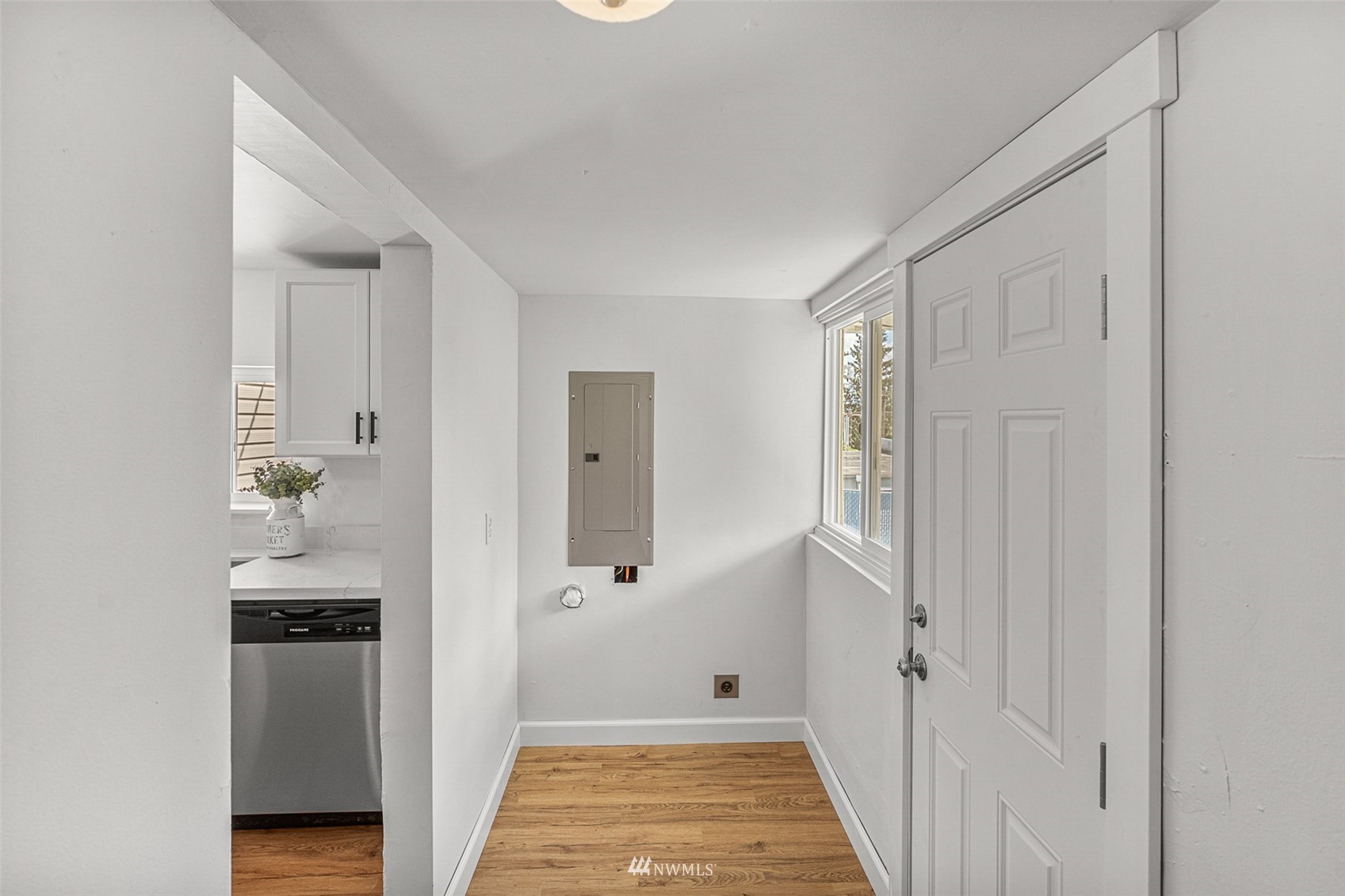 2228 Main Street Everett, WA 98203 - Photo 23 of 29 a bathroom with a shower and a sink
