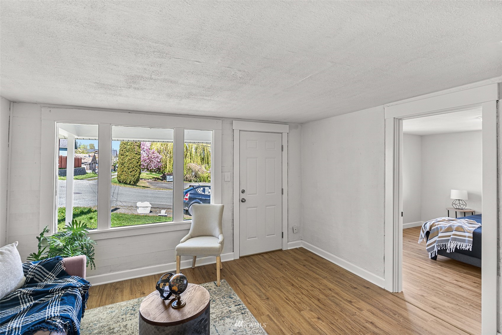 2228 Main Street Everett, WA 98203 - Photo 8 of 29 a living room with furniture and a potted plant
