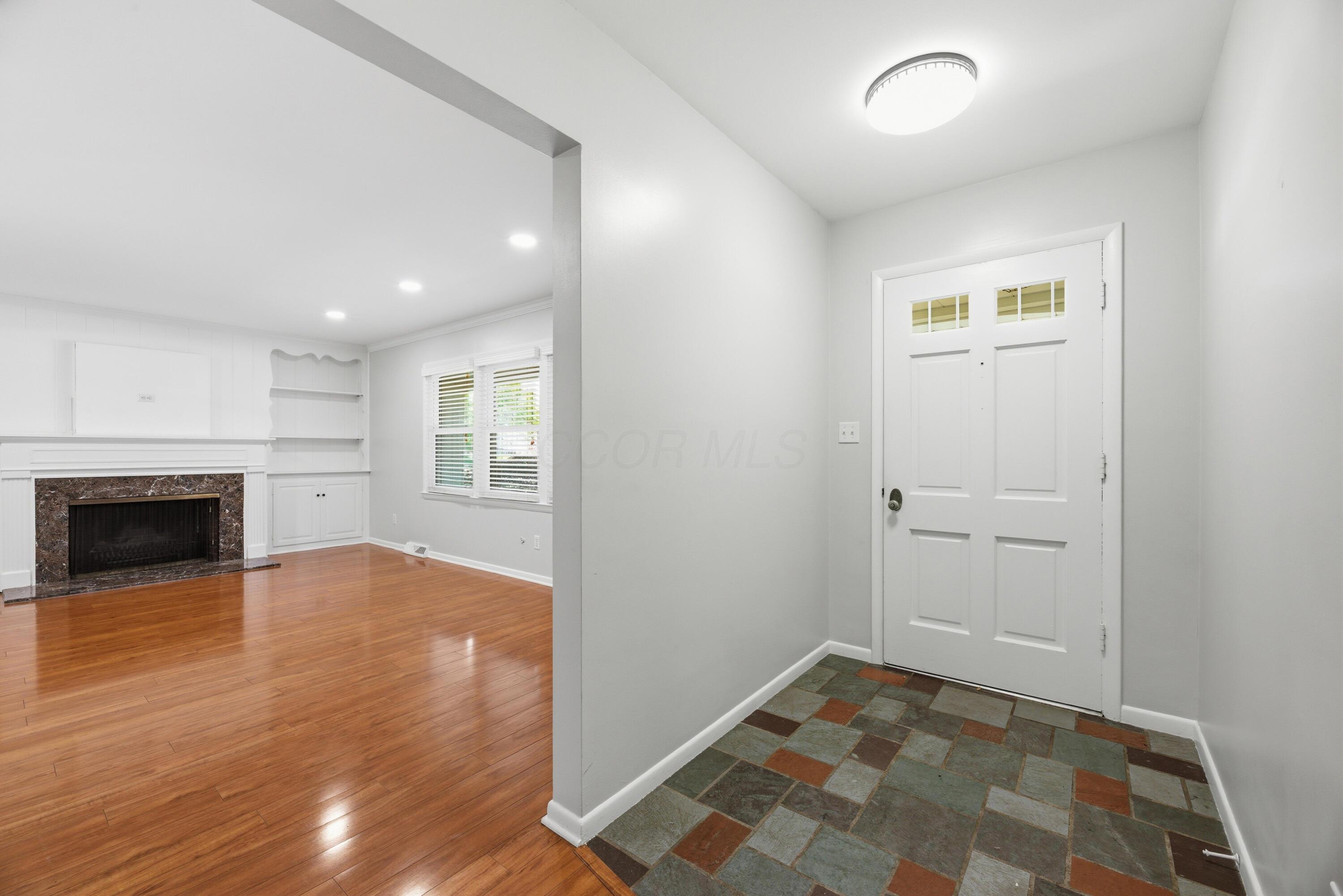 1491 Kirkley Road Columbus, OH 43221 - Photo 6 of 49
