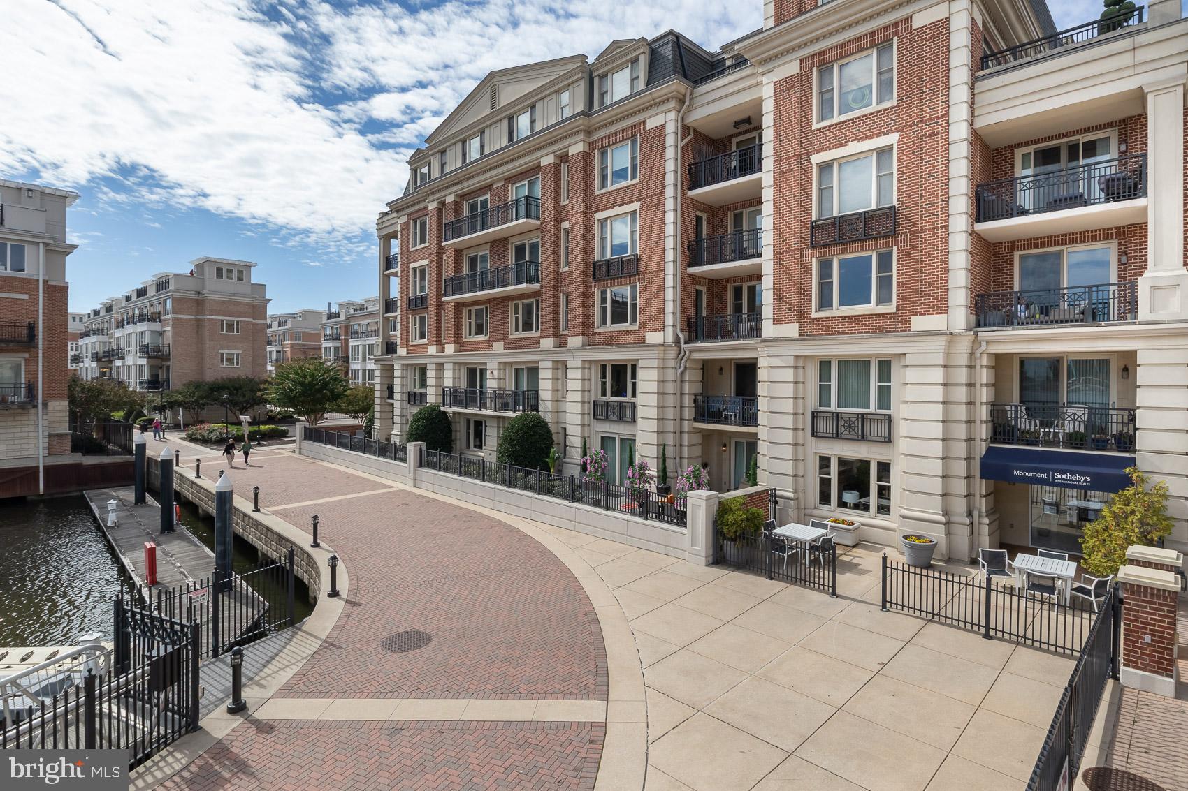 801 Key Highway, Unit 153 Baltimore, MD 21230 - Photo 34 of 40 a view of a building with sitting area