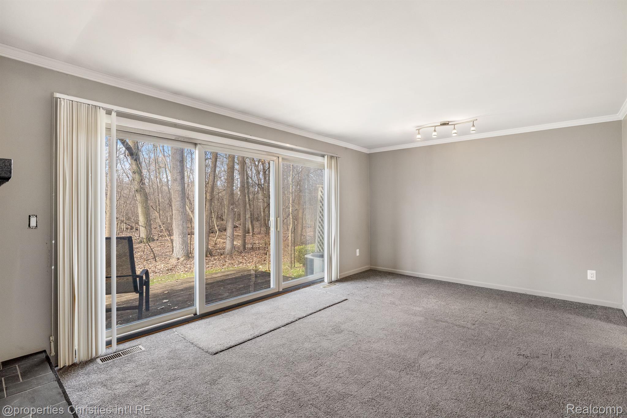 1413 Oakbrook E Drive Rochester, MI 48307 - Photo 13 of 30 Gallery Image 13