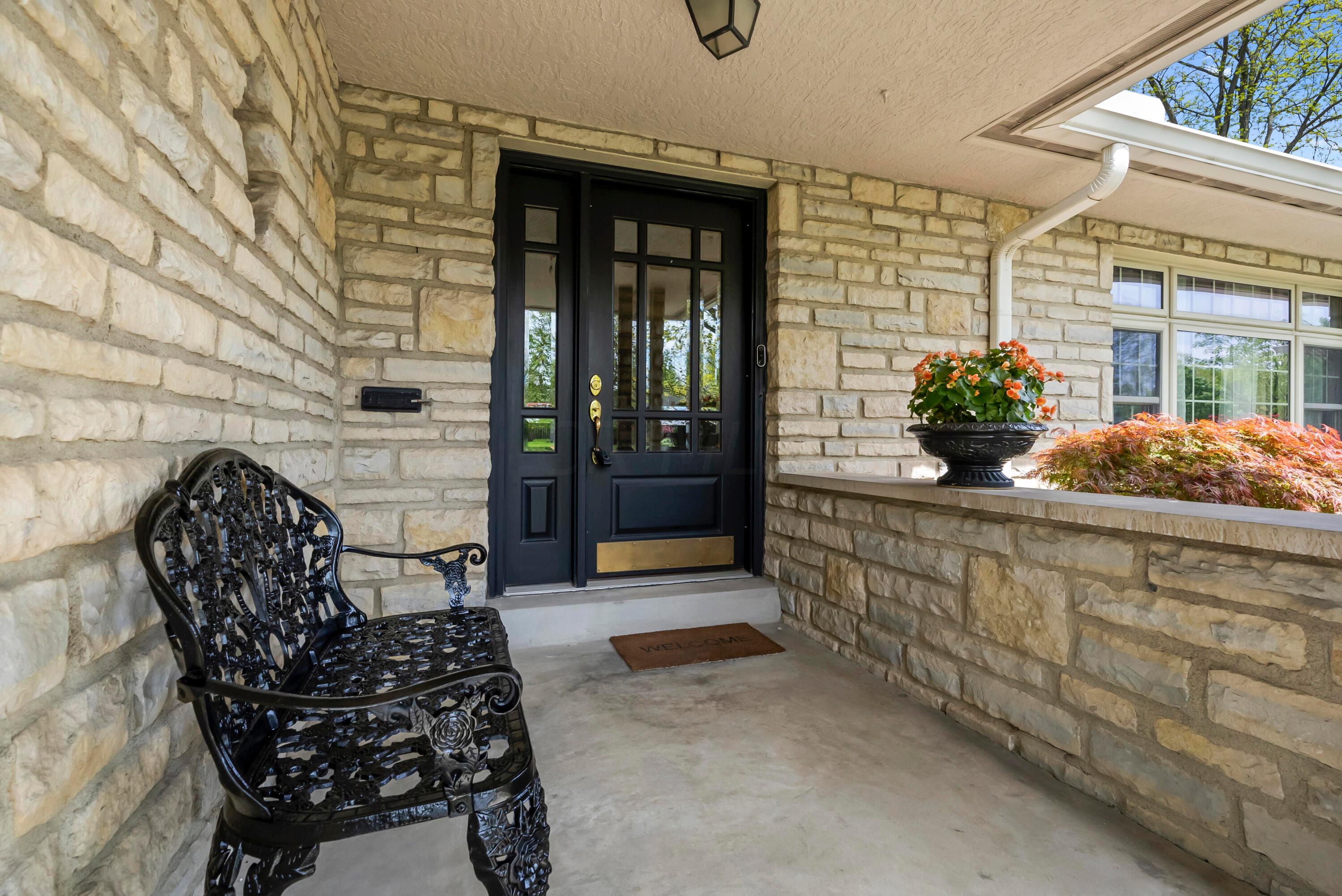 1490 Kirkley Road Columbus, OH 43221 - Photo 3 of 99 Front Porch