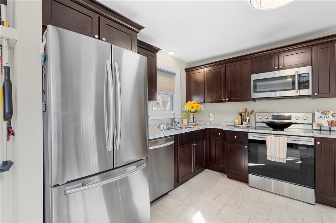 147 Nausauket Road Warwick, RI 02886 - Photo 8 of 27 Gallery Image 8