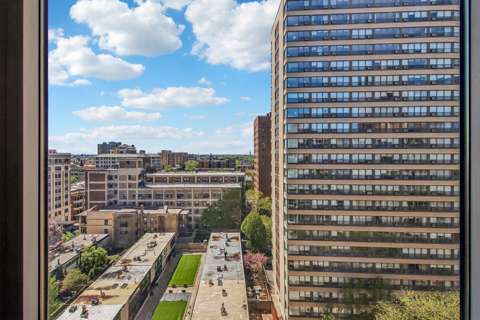 2909 North Sheridan Road, Unit 1201 Chicago, IL 60657 - Photo 11 of 32