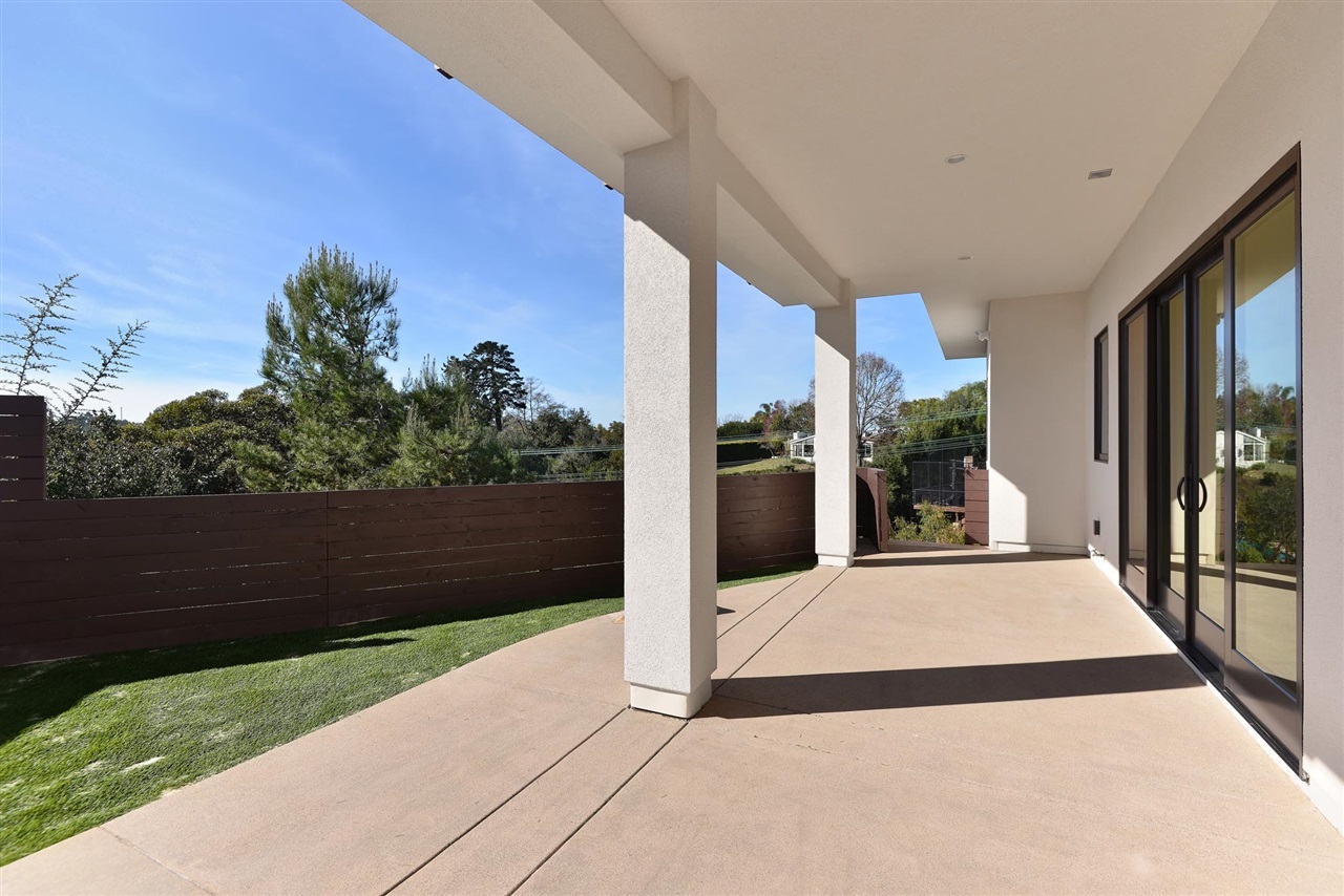2102 Merida Court La Jolla, CA 92037 - Photo 8 of 12
