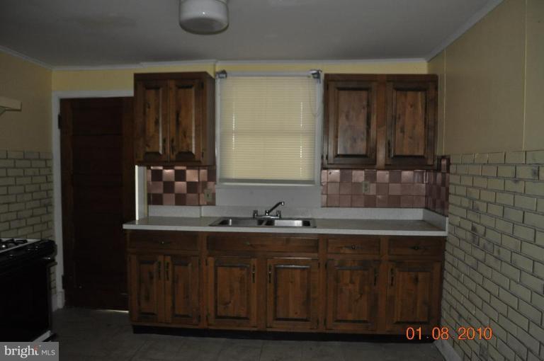 3353 Falls Road Baltimore, MD 21211 - Photo 3 of 6 Kitchen