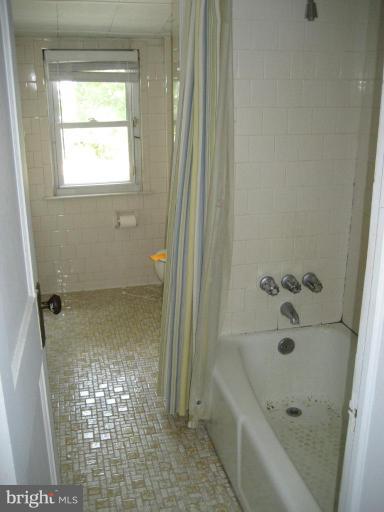 3353 Falls Road Baltimore, MD 21211 - Photo 5 of 6 Bath #1