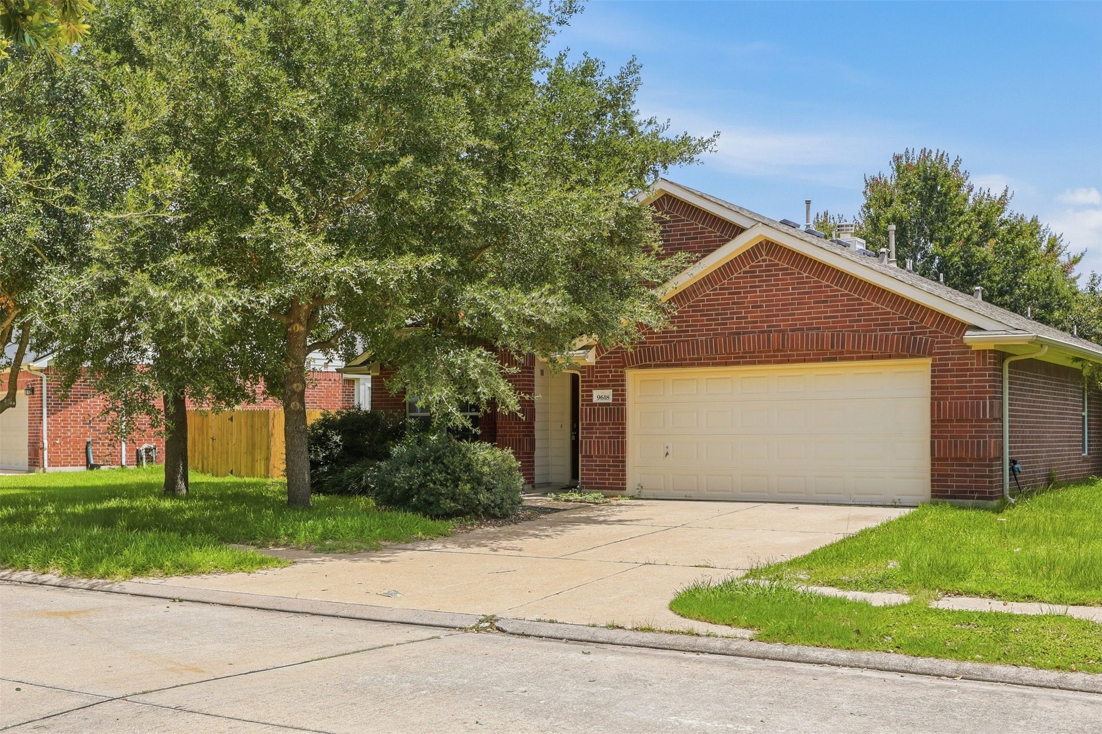 9618 Red Rugosa Drive Houston, TX 77095 - Photo 2 of 28