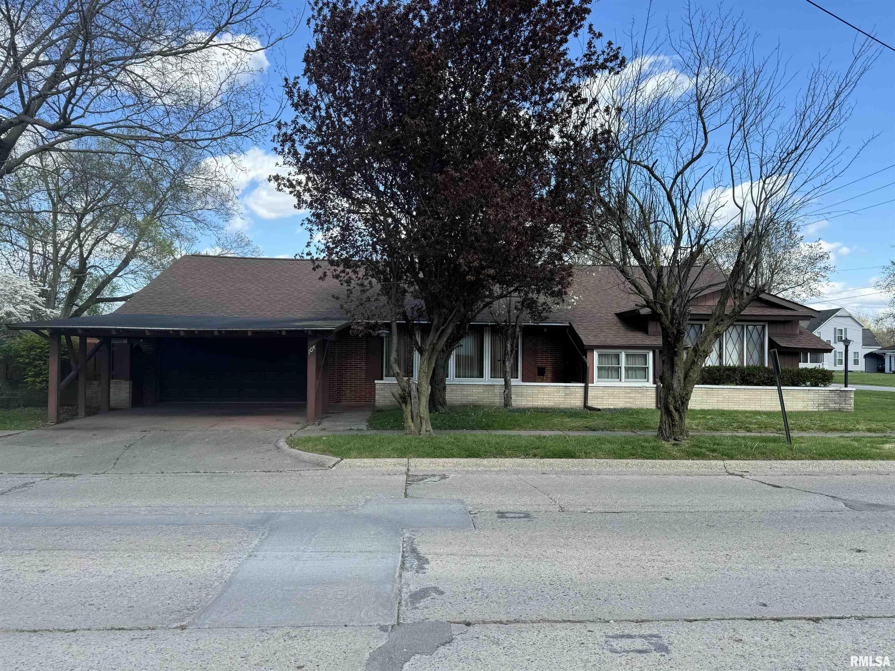 104 North Mill Street Flora, IL 62839 - Photo 1 of 65 Gallery Image 1