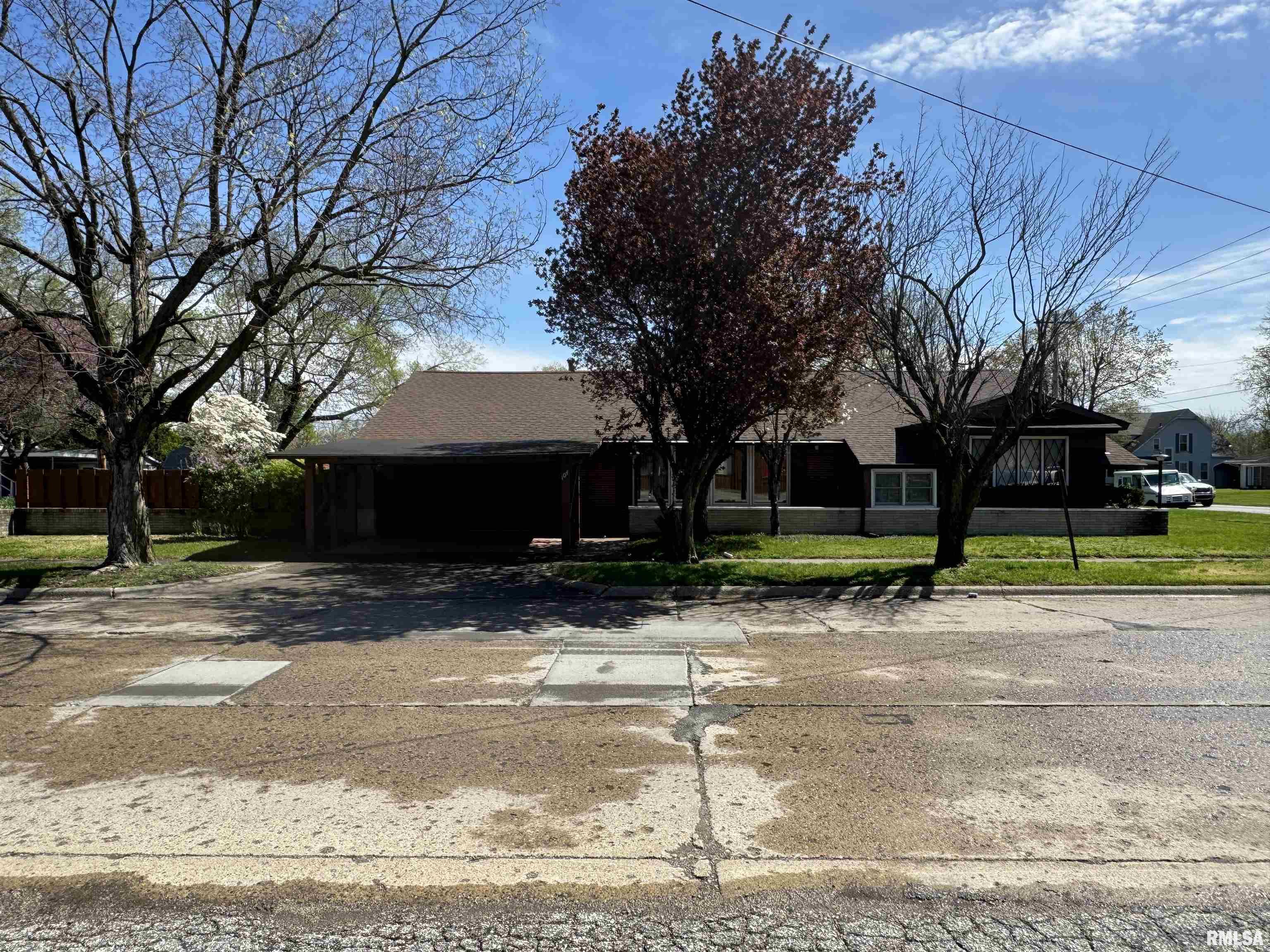 104 North Mill Street Flora, IL 62839 - Photo 2 of 65 Gallery Image 2