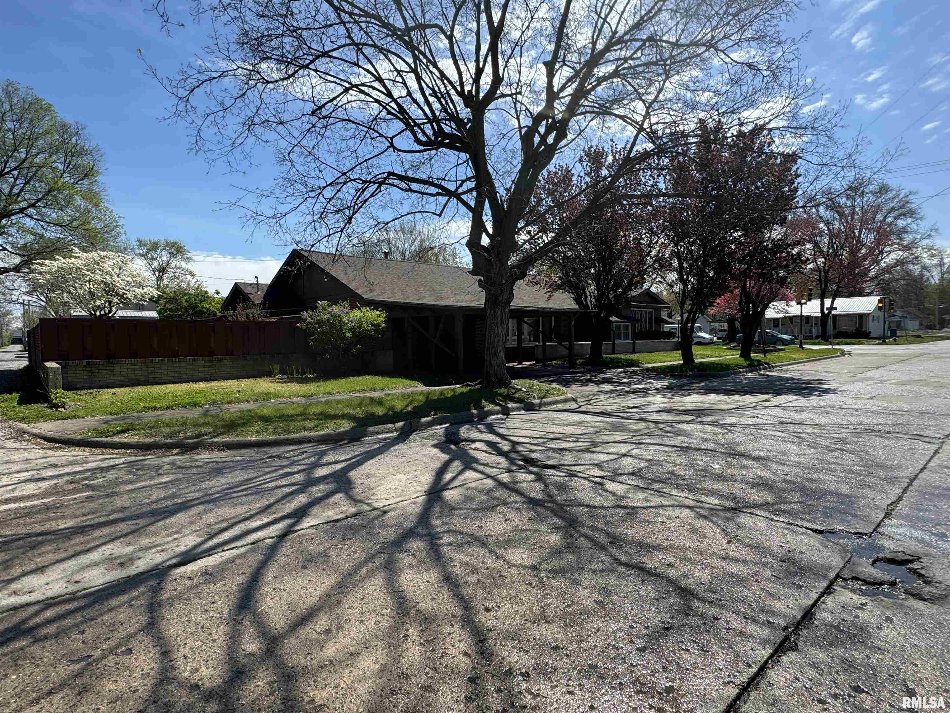 104 North Mill Street Flora, IL 62839 - Photo 3 of 65 Gallery Image 3