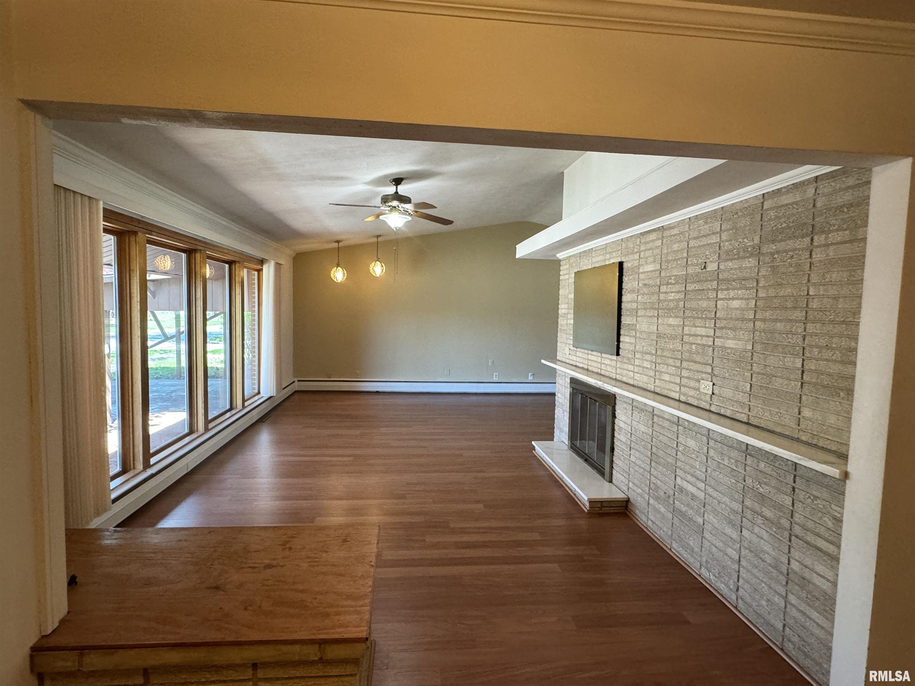 104 North Mill Street Flora, IL 62839 - Photo 5 of 65 Gallery Image 5