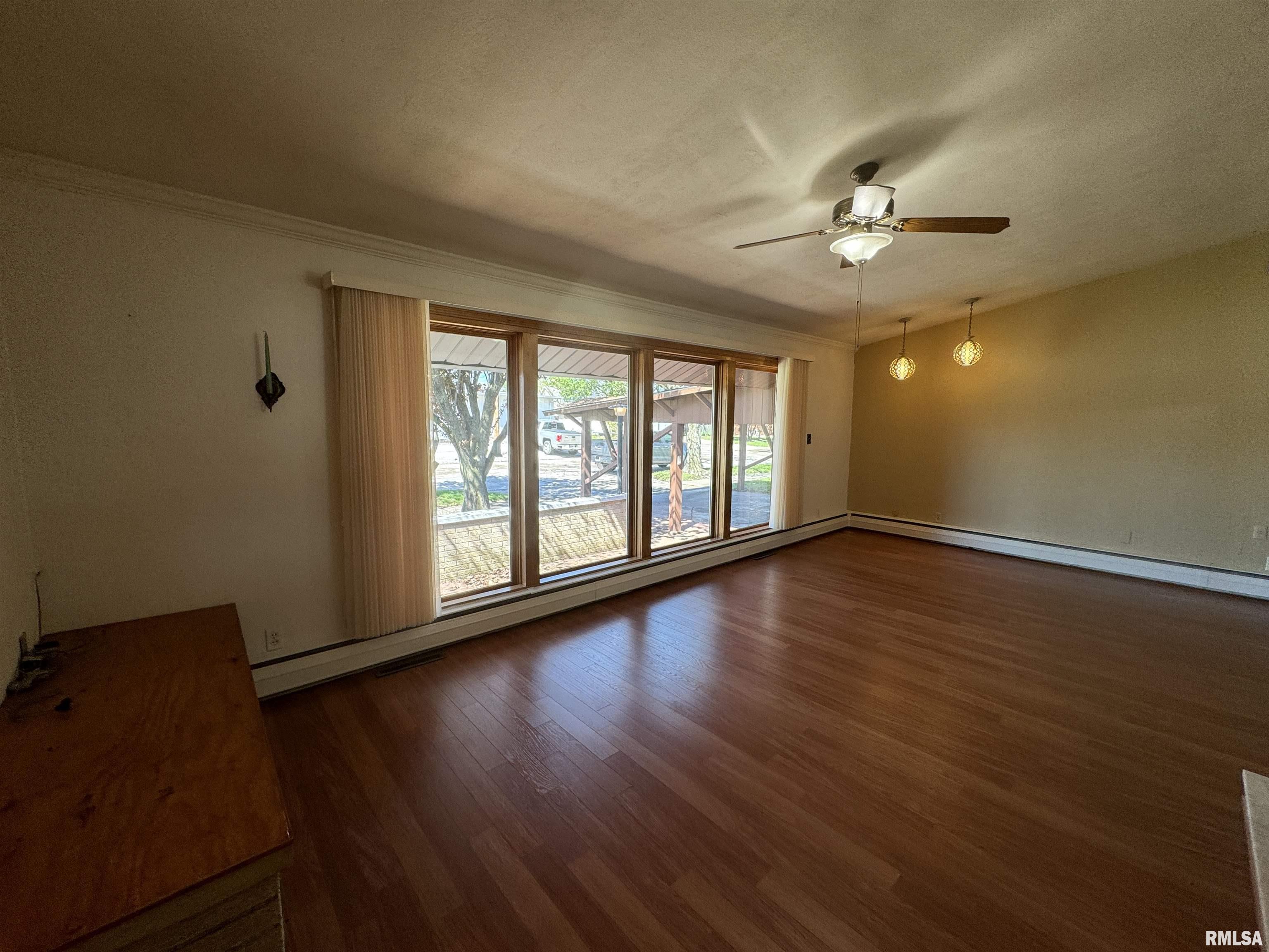 104 North Mill Street Flora, IL 62839 - Photo 6 of 65 Gallery Image 6