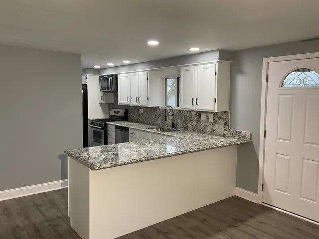 $279,600 | 518 Tyler Drive, Carpentersville, IL 60110