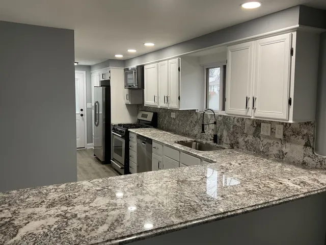 $279,600 | 518 Tyler Drive, Carpentersville, IL 60110