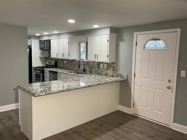 $279,600 | 518 Tyler Drive, Carpentersville, IL 60110