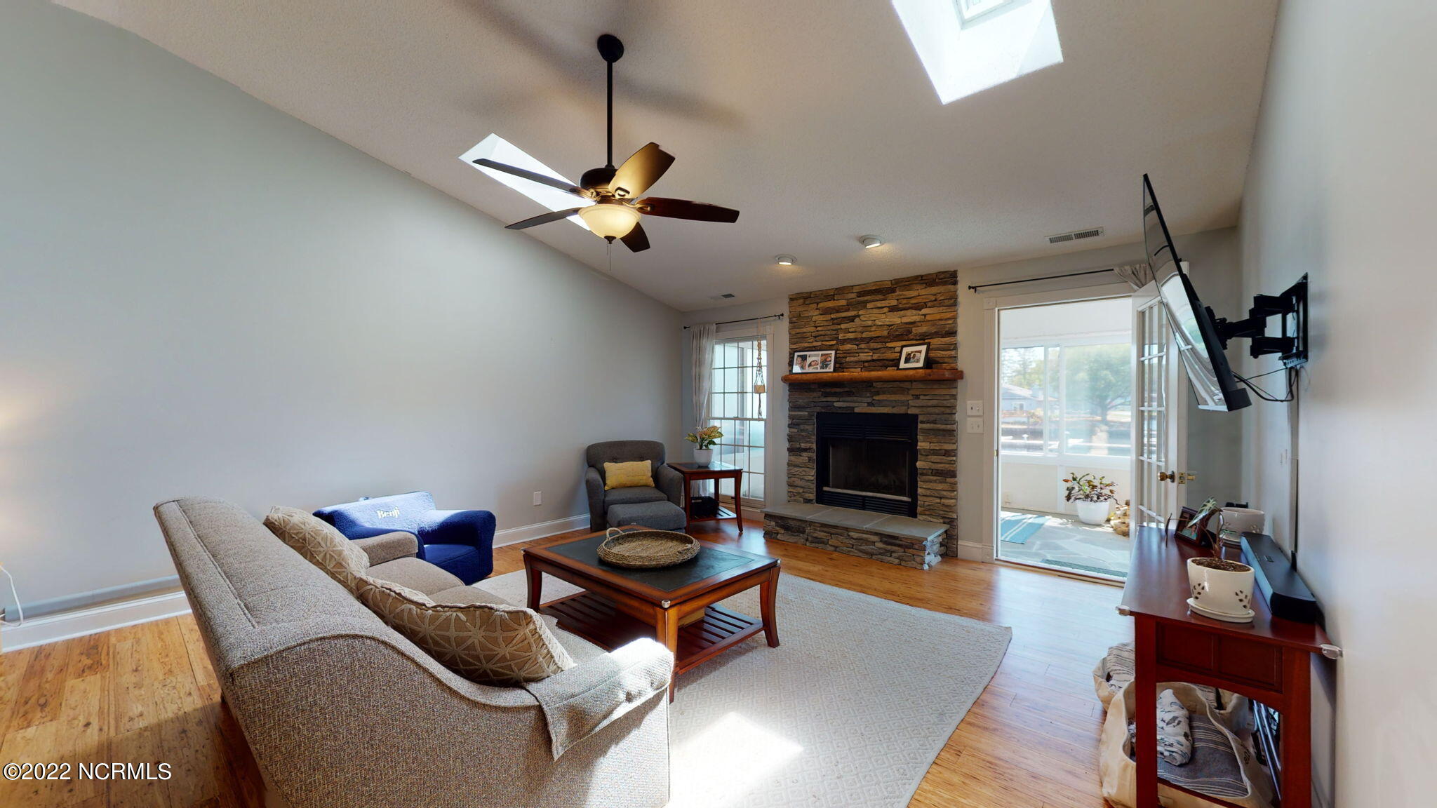 31 Pier Pointe, Unit POINTE New Bern, NC 28562 - Photo 17 of 43 24-web-or-mls-31-Pier-Pointe-New-Bern-NC