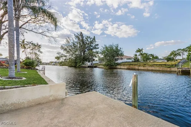 a view of a entryway front of house