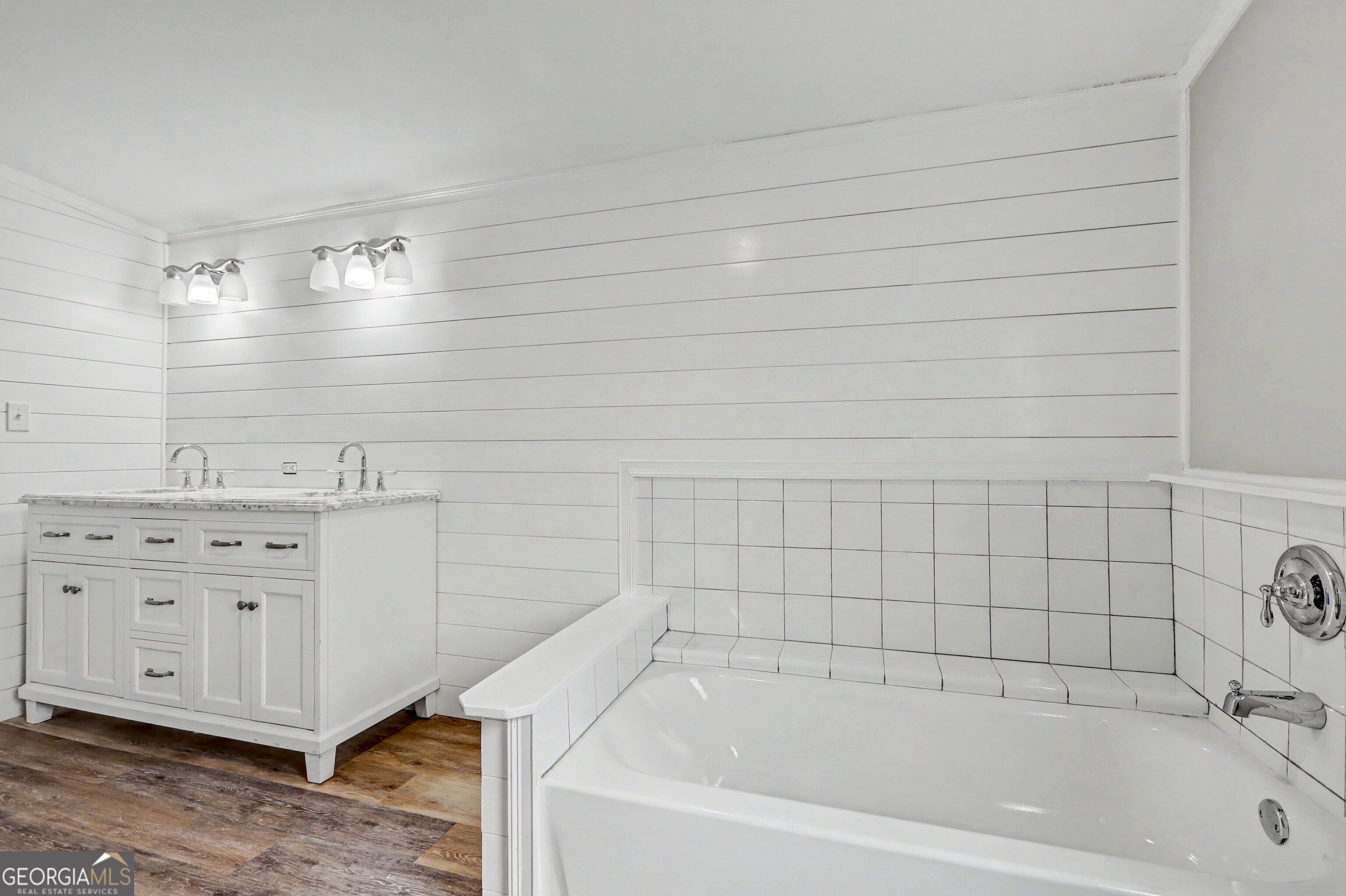194 McKneely Road Milner, GA 30257 - Photo 12 of 30 a bathroom with bathtub sink and mirror