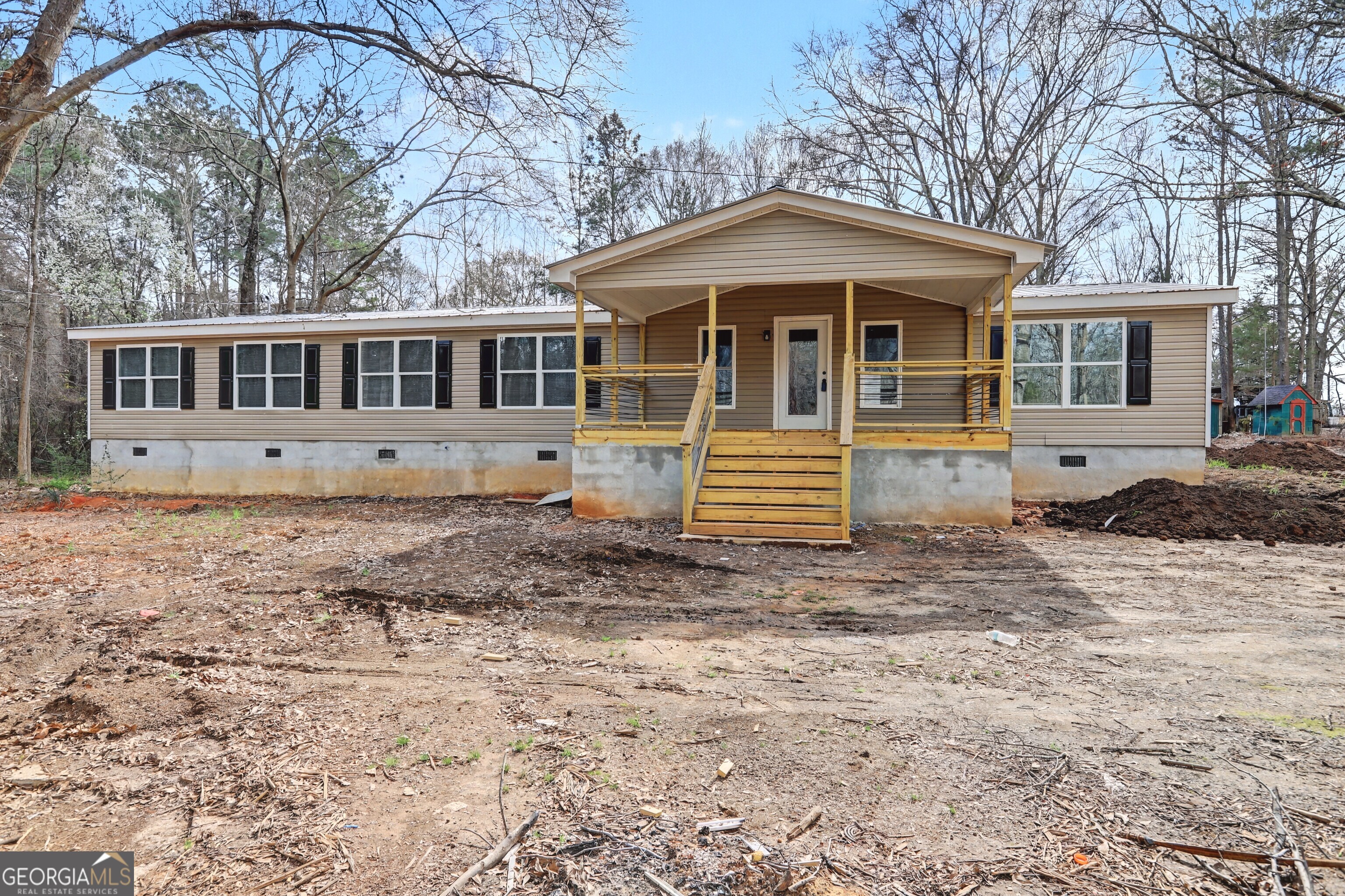 194 McKneely Road Milner, GA 30257 - Photo 2 of 30 a front view of a house with a garden