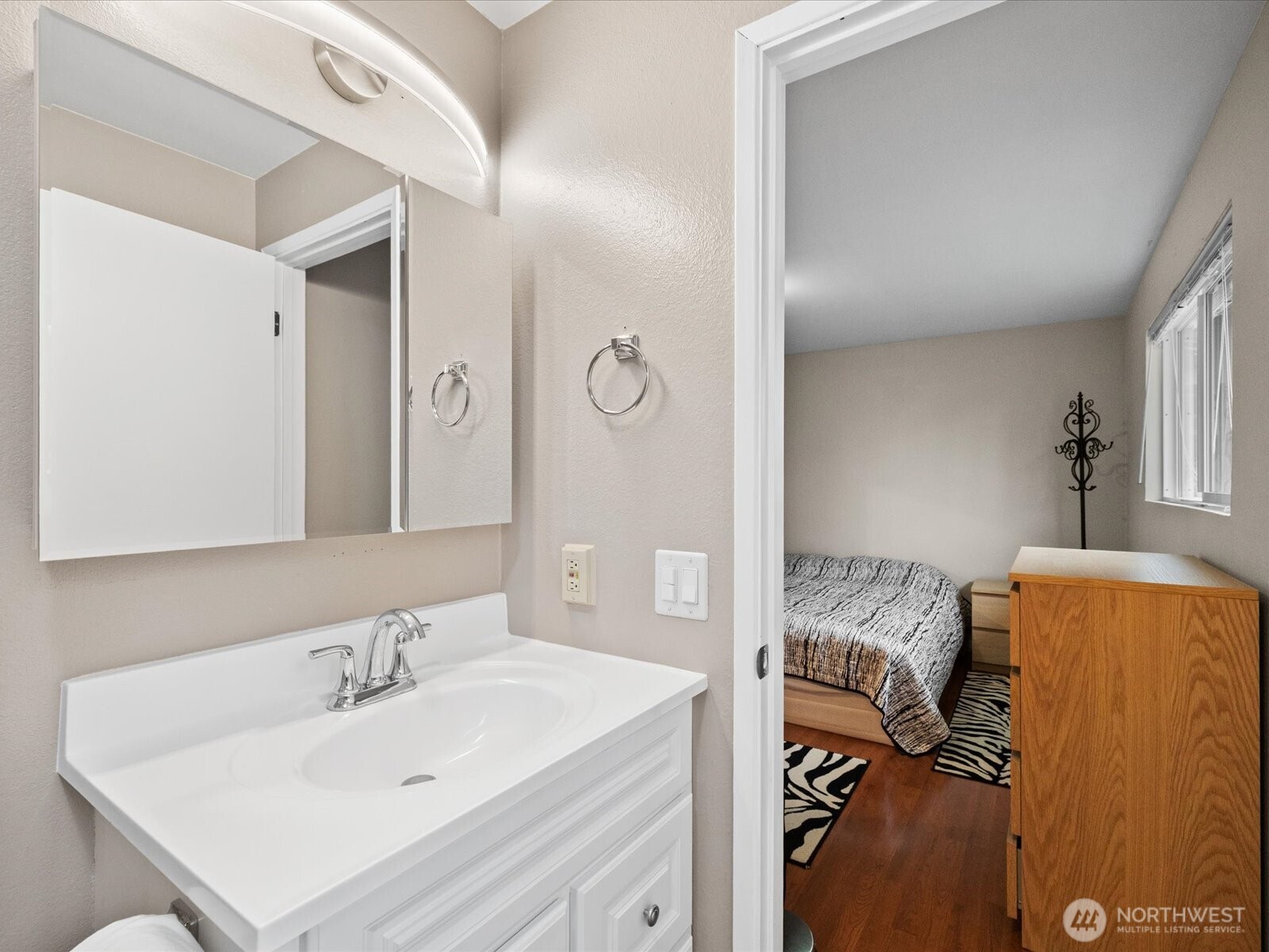 22427 82nd Avenue West Edmonds, WA 98026 - Photo 21 of 29