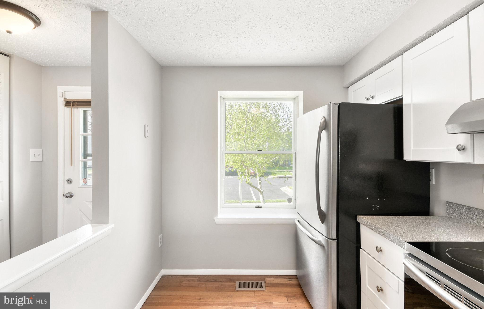 6813 Farmbrook Court Frederick, MD 21703 - Photo 8 of 36