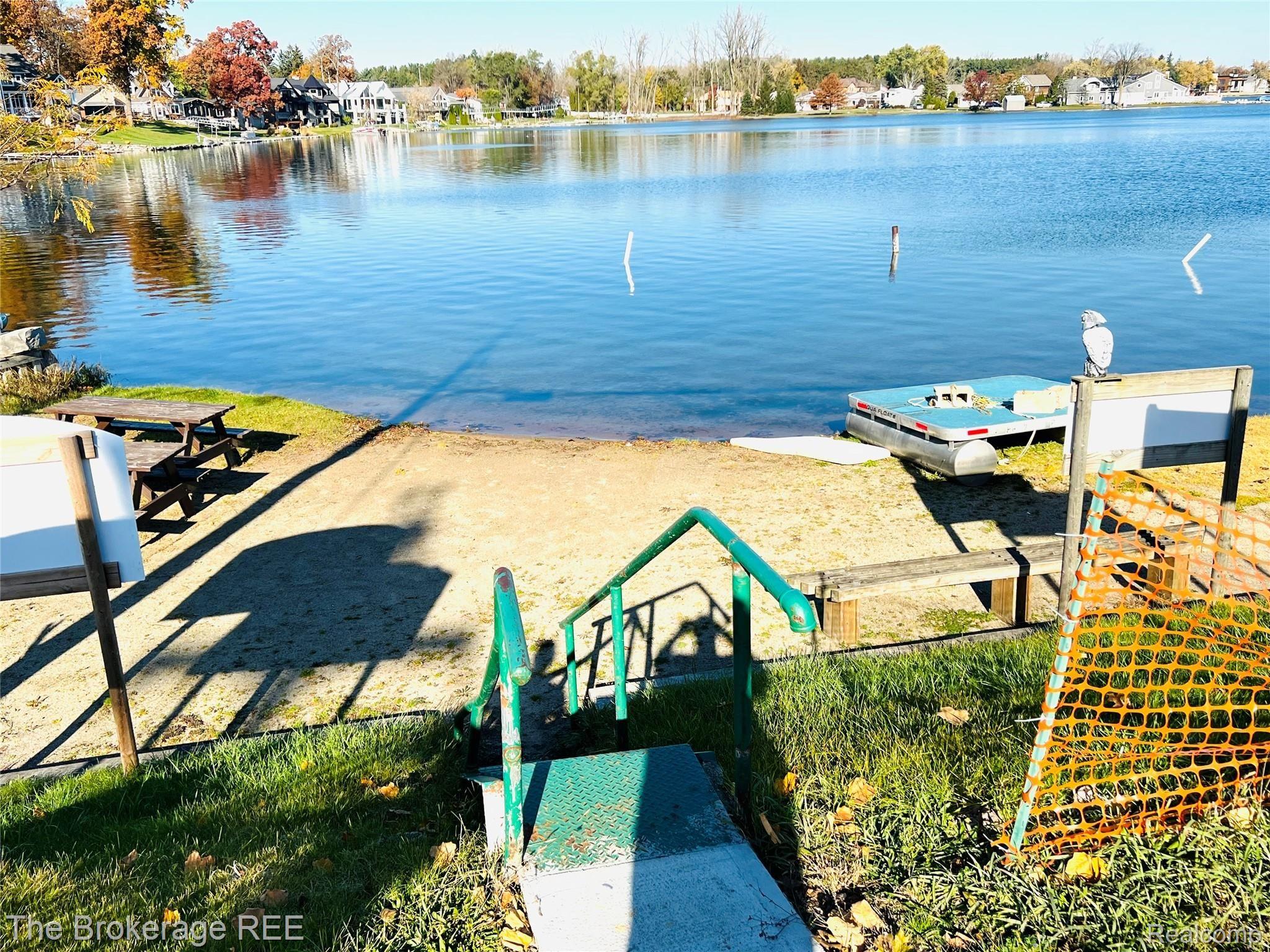 2201 South Long Lake Road Fenton, MI 48430 - Photo 18 of 21 IMG-4829.jpg