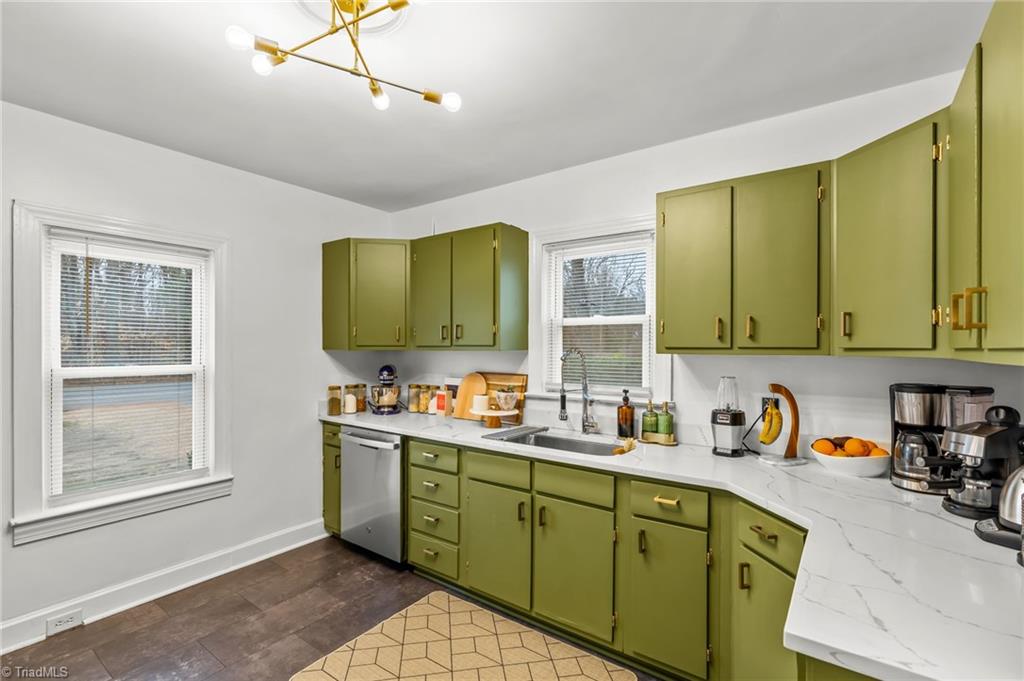 667 Oak Summit Road Winston-Salem, NC 27105 - Photo 10 of 39 Refreshed kitchen with new quartz countertops