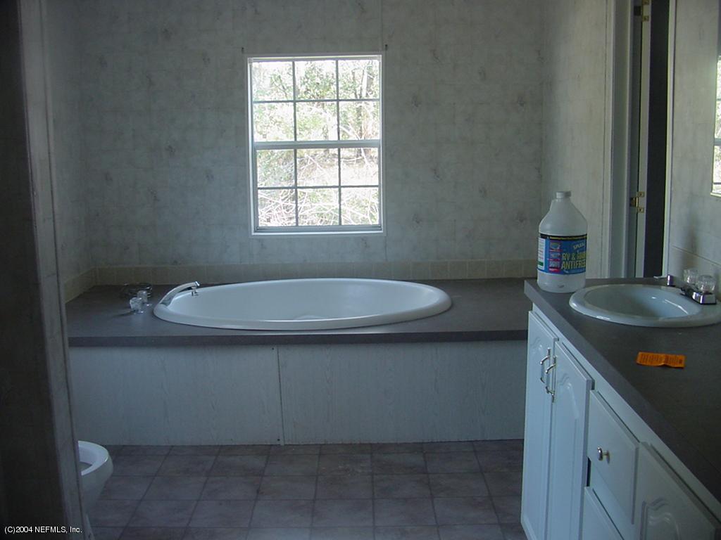 104 Homestead Road Palatka, FL 32177 - Photo 3 of 4 master bath