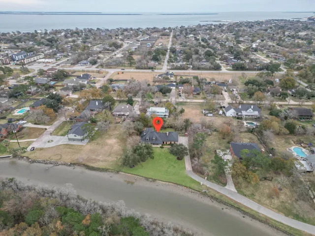 $625,000 | 3315 East Bayou Drive, Shoreacres, TX 77571