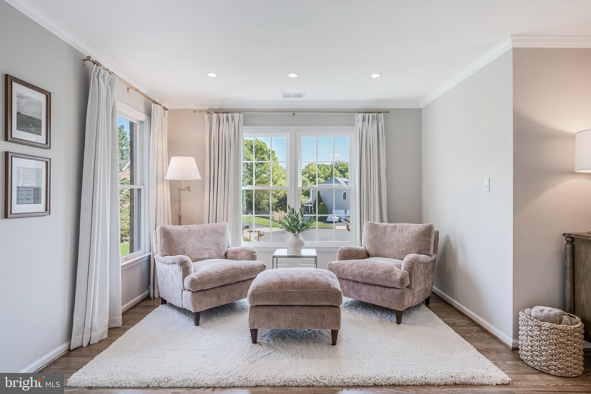 12537 Ridgegate Drive Herndon, VA 20170 - Photo 39 of 80 a living room with furniture and a large window